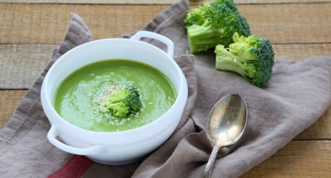 come las hojas de brocoli nutritivas sabrosas y llenas de beneficios